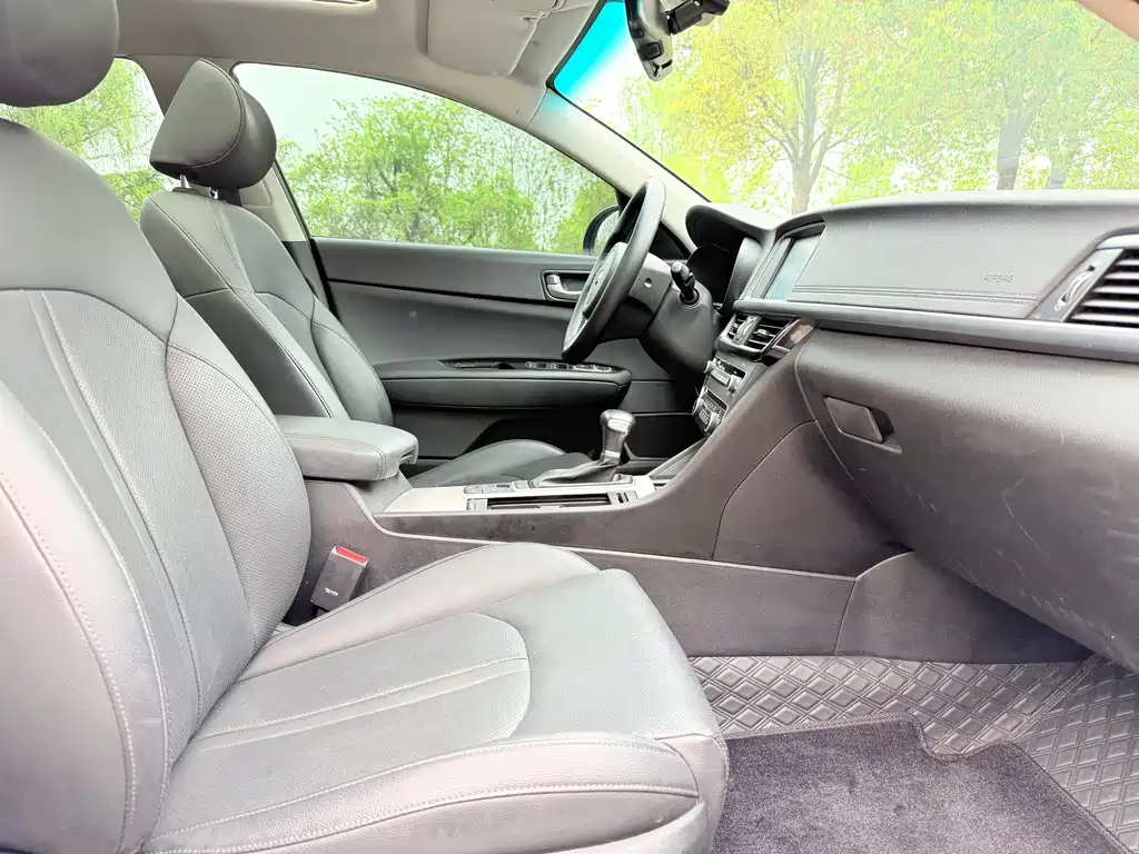 Kia K5 PHEV 2018 2.0L Zhi Zun Edition
