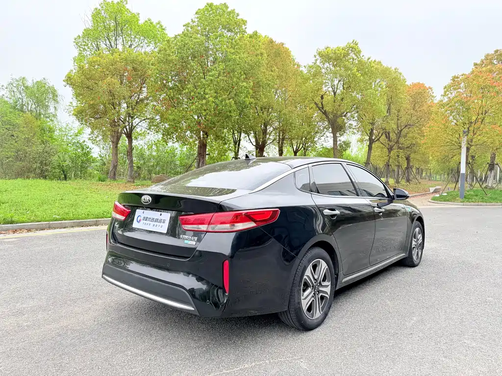 Kia K5 PHEV 2018 2.0L Zhi Zun Edition