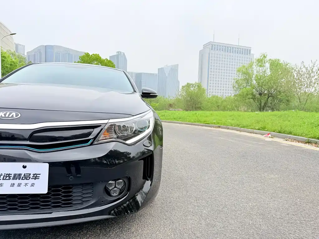 Kia K5 PHEV 2018 2.0L Zhi Zun Edition