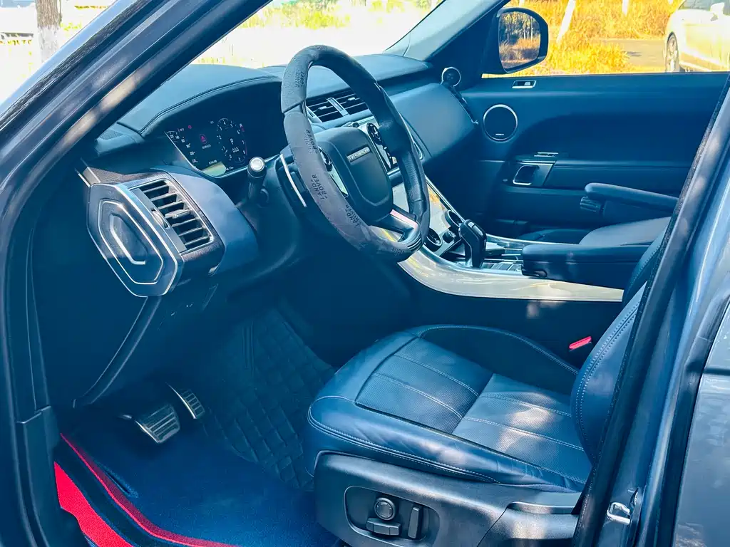 Range Rover Sport 2021 3.0L inline-six Black Edition