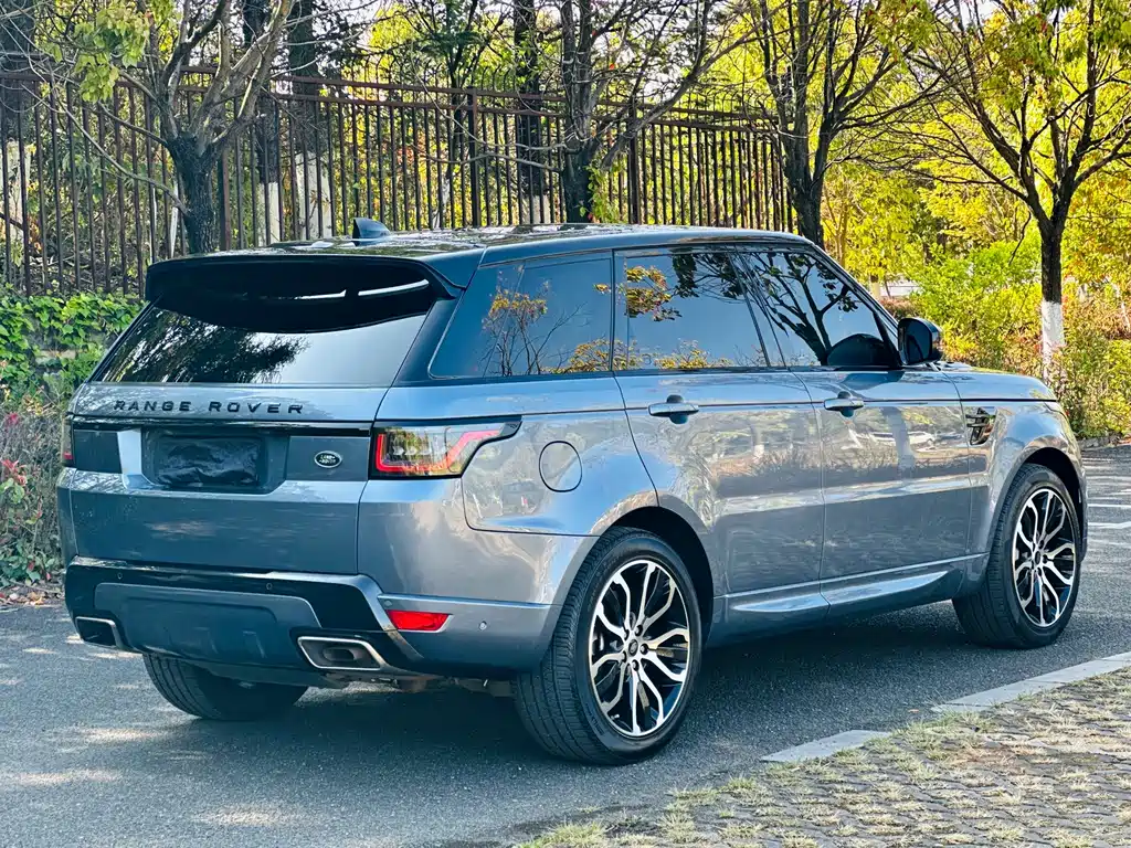 Range Rover Sport 2021 3.0L inline-six Black Edition