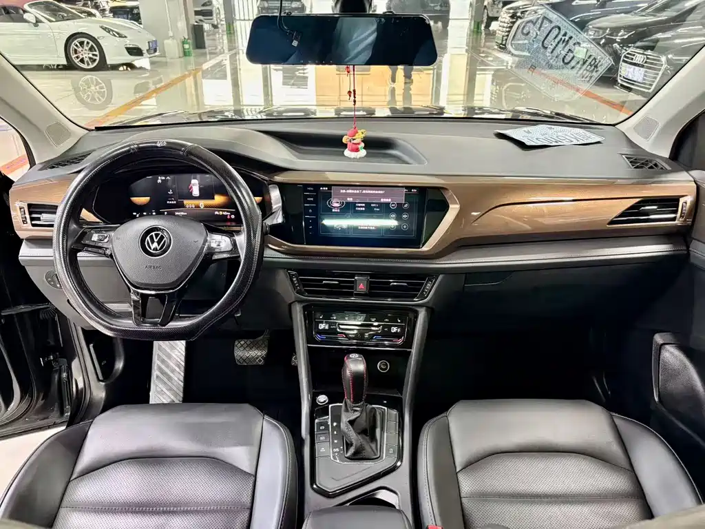 Volkswagen Tharu 2022 280TSI FWD Luxury Edition