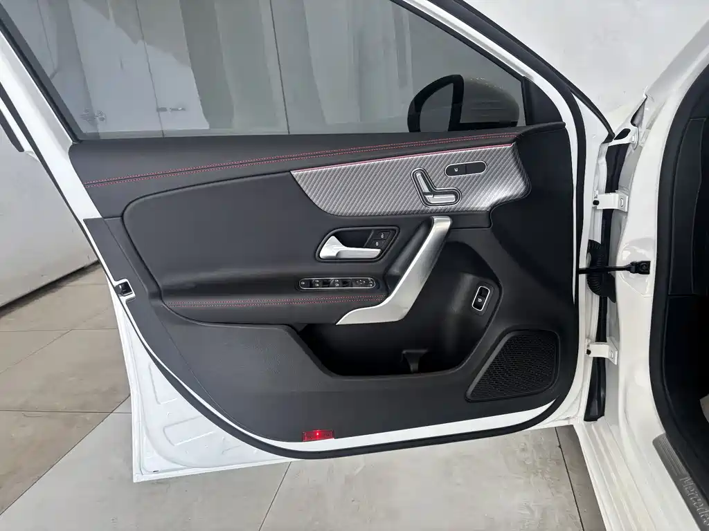 Mercedes-Benz A-Class 2025 A 200 L Fashion Edition