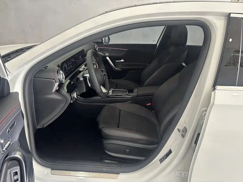 Mercedes-Benz A-Class 2025 A 200 L Fashion Edition