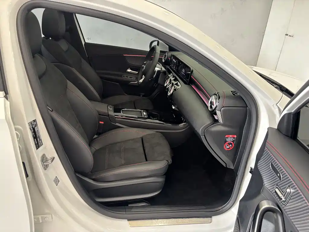 Mercedes-Benz A-Class 2025 A 200 L Fashion Edition