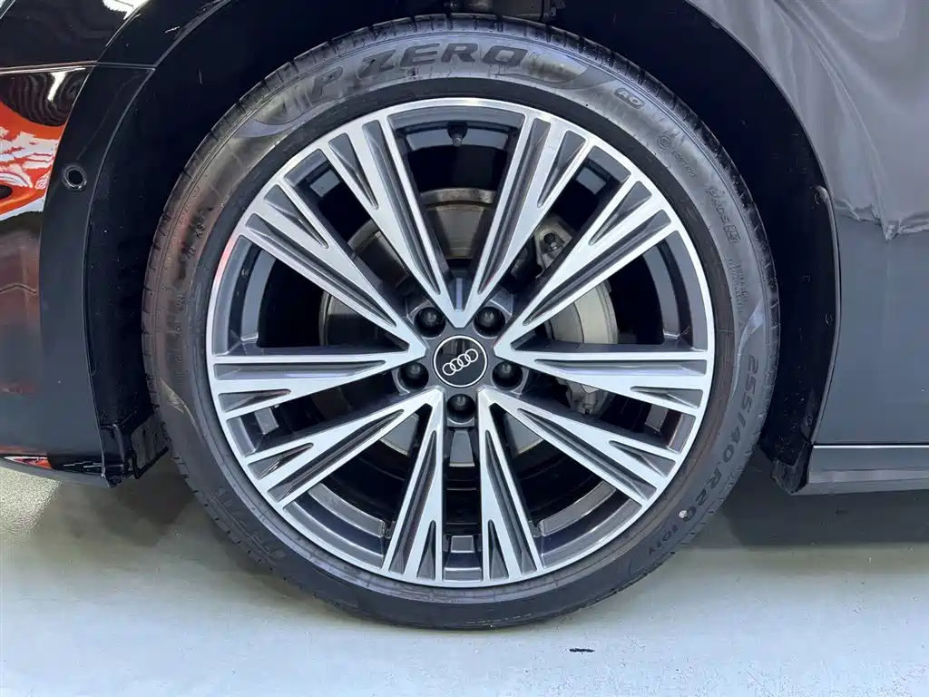 Audi A6L 2025 45 TFSI Zhenxuan Dynamic Trim