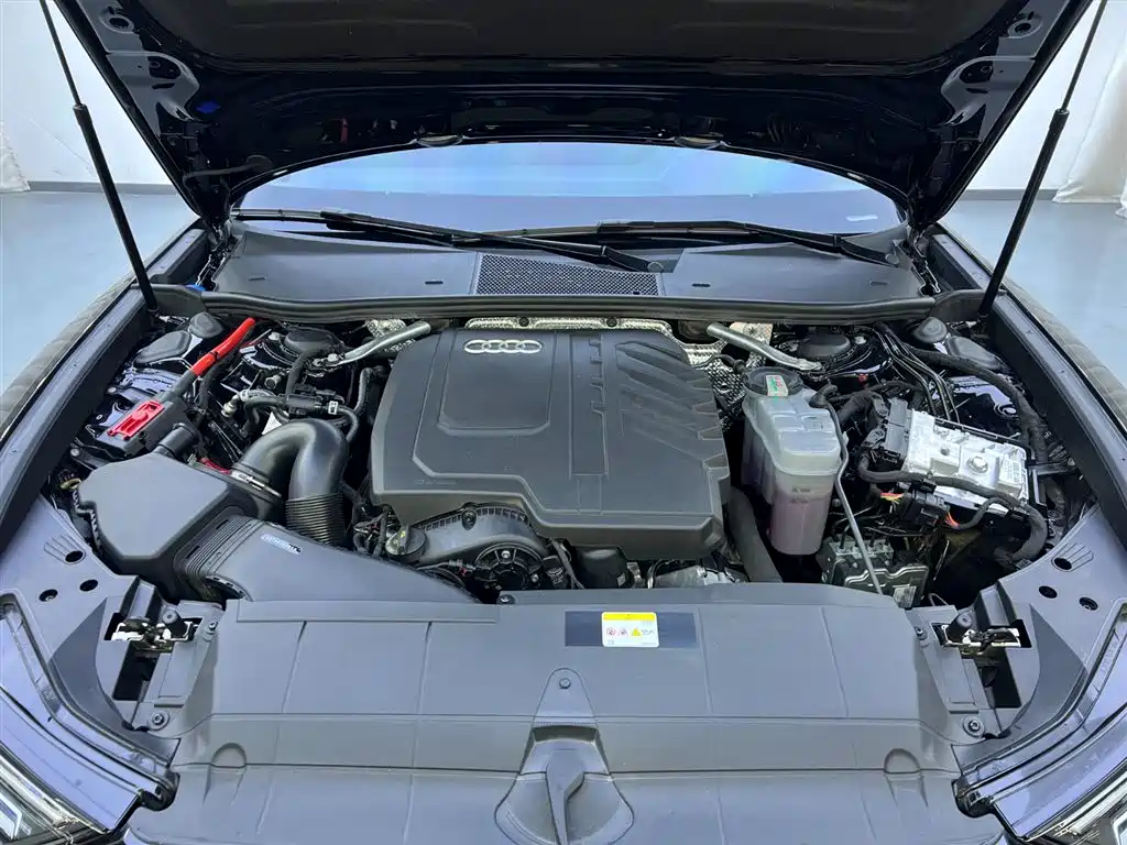 Audi A6L 2025 45 TFSI Zhenxuan Dynamic Trim