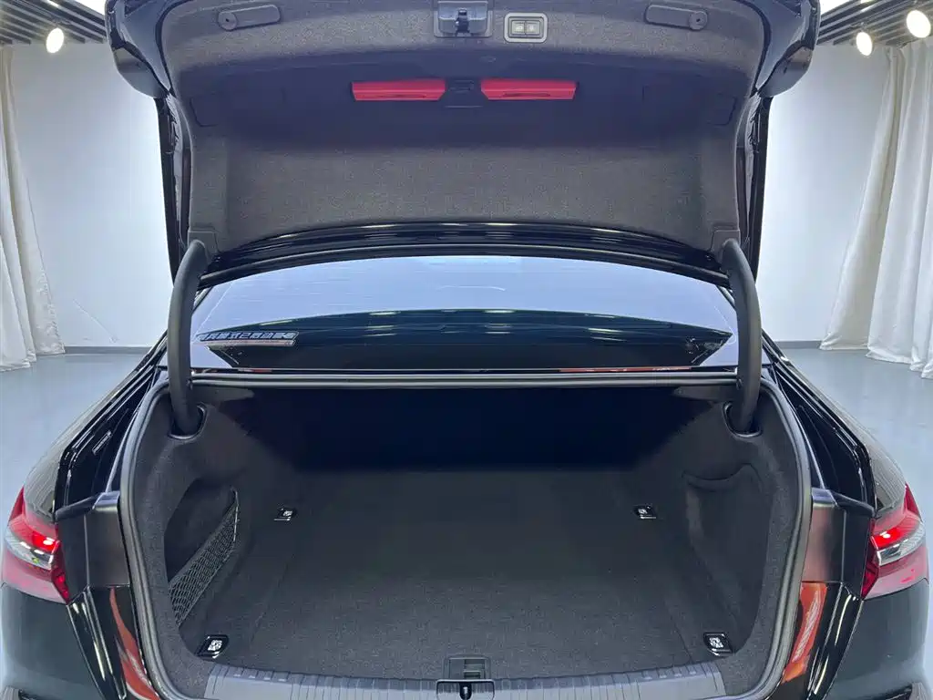 Audi A6L 2025 45 TFSI Zhenxuan Dynamic Trim