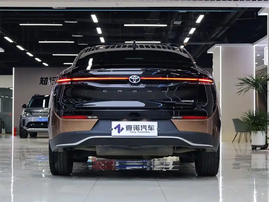 Toyota Crown SportCross 2023 2.4T HEV AWD Premium Edition