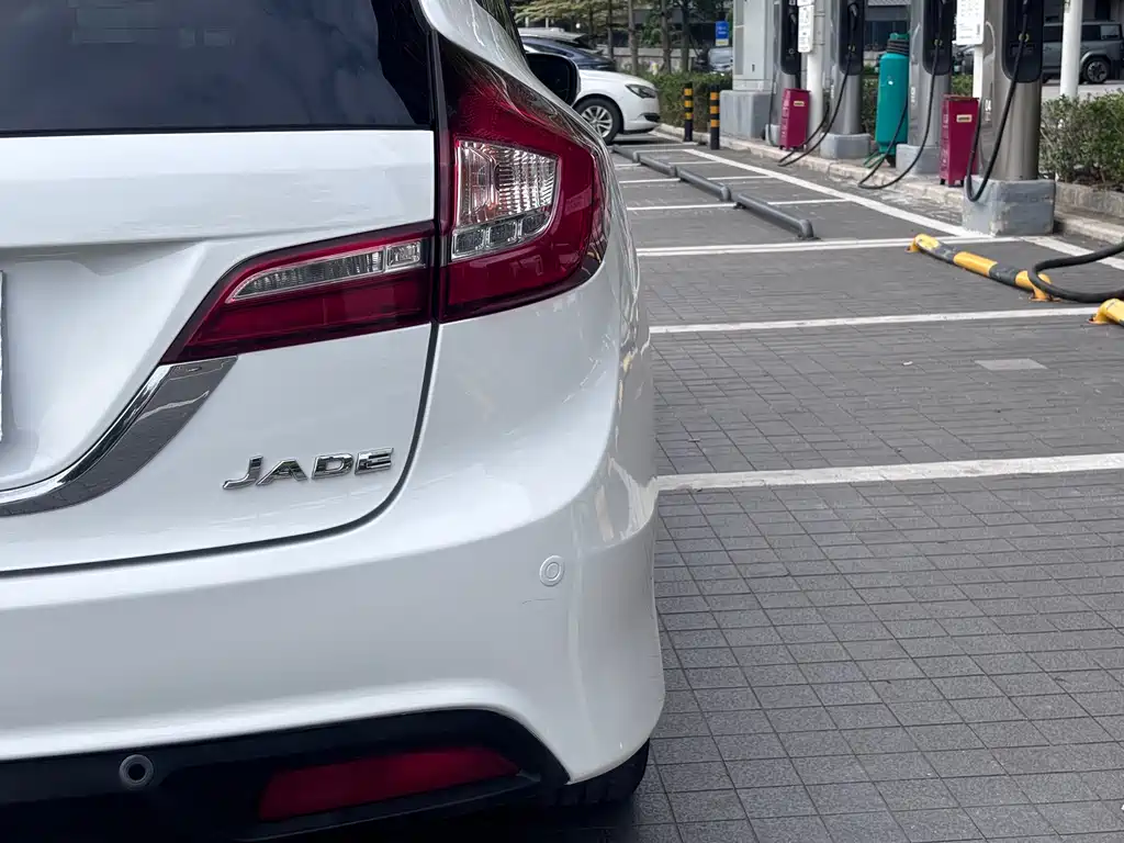 Honda Jade 2014 1.8L Automatic Comfort Elite Edition 5-seater