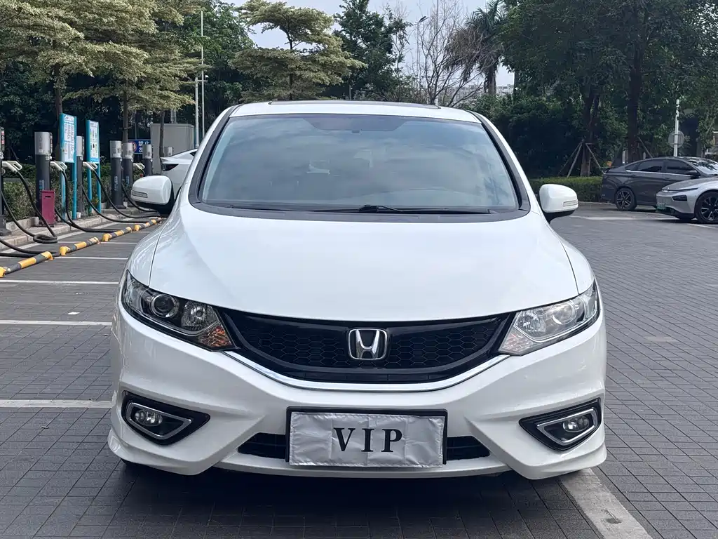 Honda Jade 2014 1.8L Automatic Comfort Elite Edition 5-seater