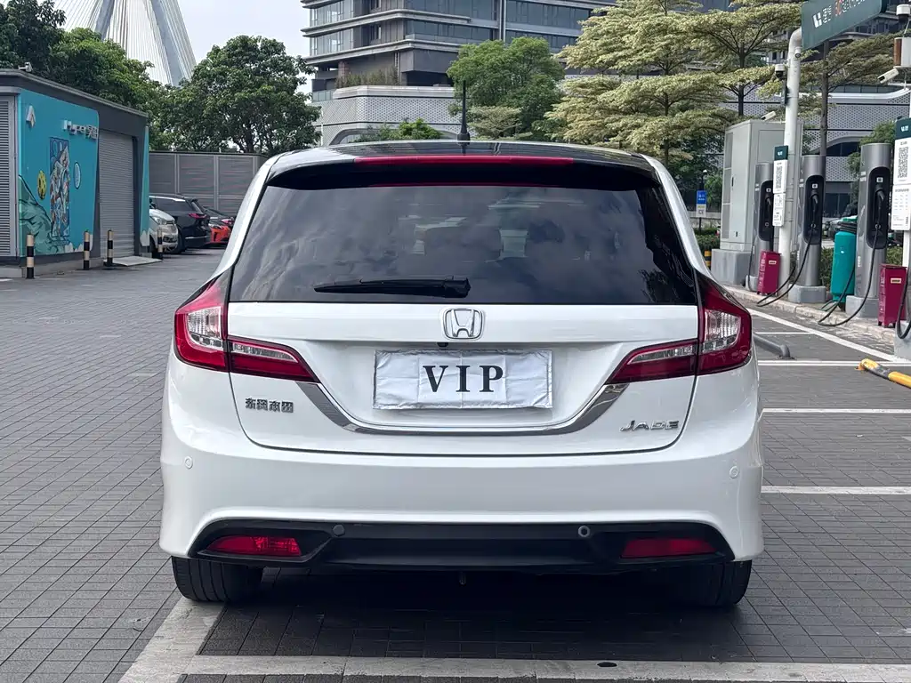 Honda Jade 2014 1.8L Automatic Comfort Elite Edition 5-seater