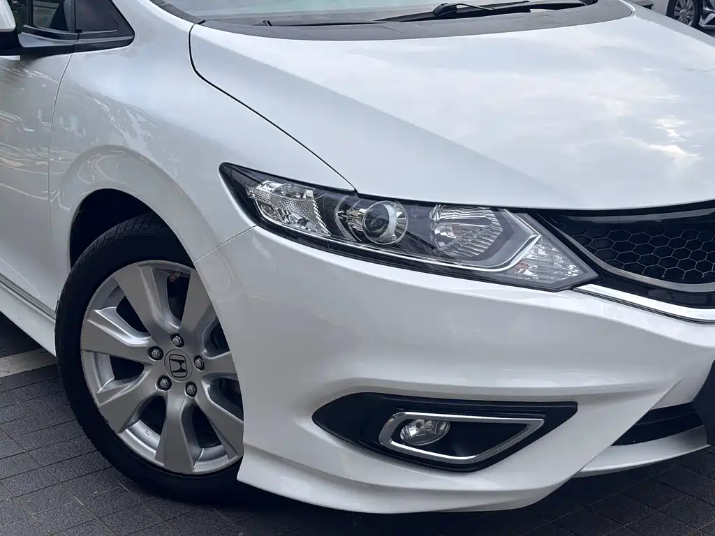 Honda Jade 2014 1.8L Automatic Comfort Elite Edition 5-seater