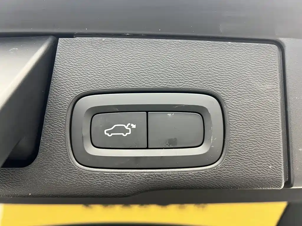 Volvo XC60 2026 B5 AWD Momentum Luxury Edition