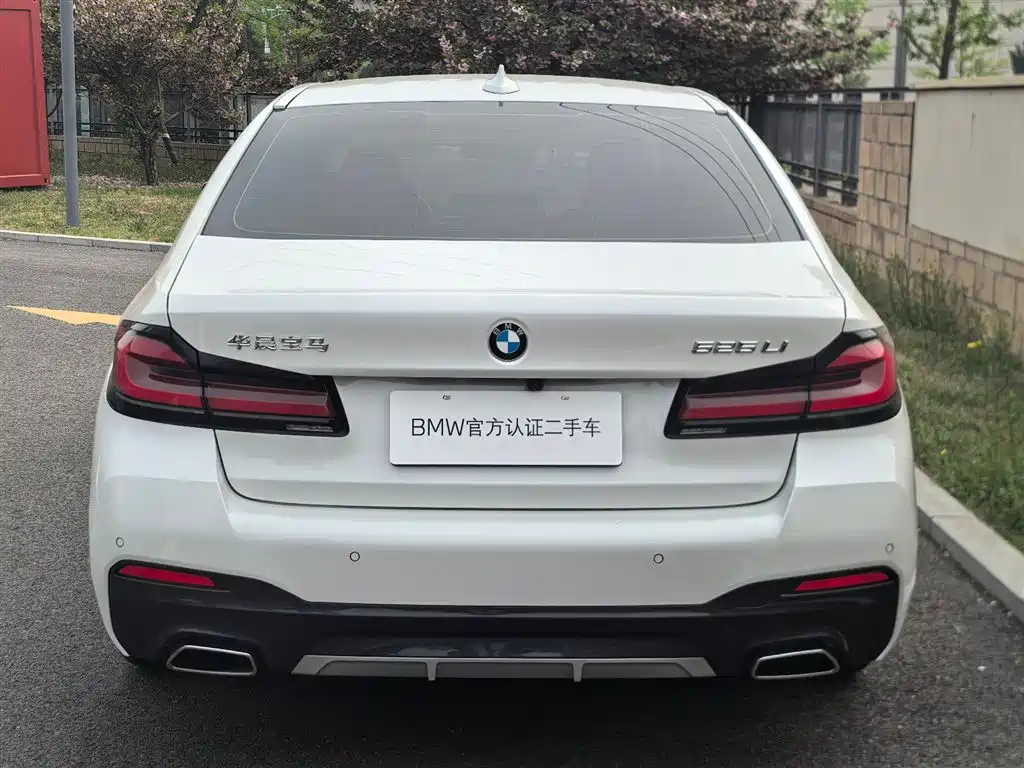 BMW 5 Series 2022 525Li M Sport Package