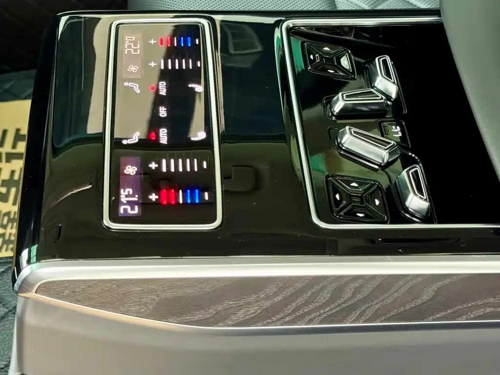 Audi A8L 2021 50 TFSI quattro Comfort Trim