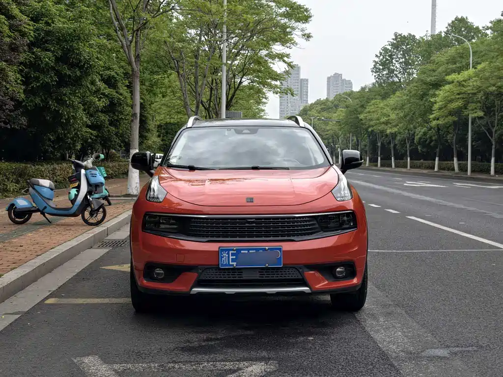 Lynk & Co 01 2017 2.0T AWD Pro