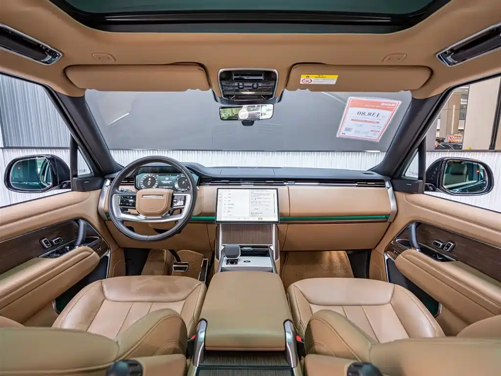 Range Rover 2025 3.0 L6 400PS Vogue LWB