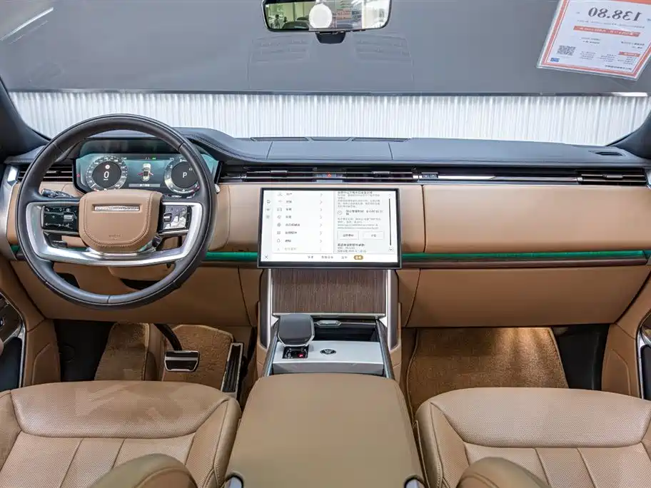 Range Rover 2025 3.0 L6 400PS Vogue LWB