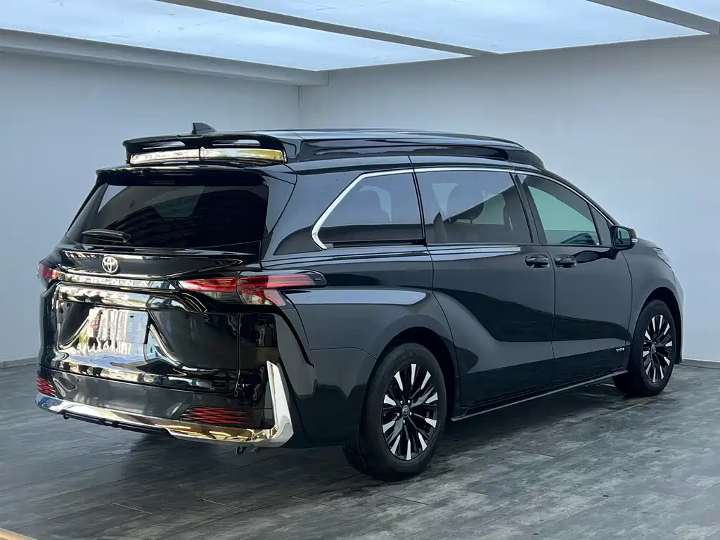 Toyota Sienna 2024 2.5L Hybrid Premium Edition