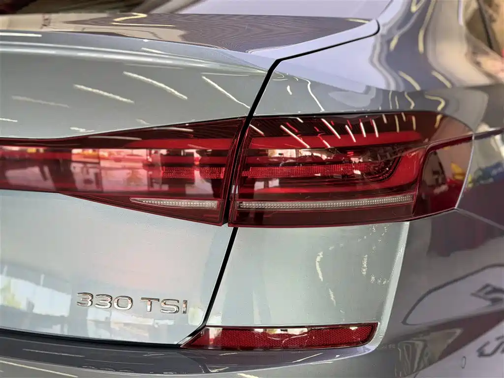 Volkswagen Passat 2022 330TSI Starlight Premium Edition