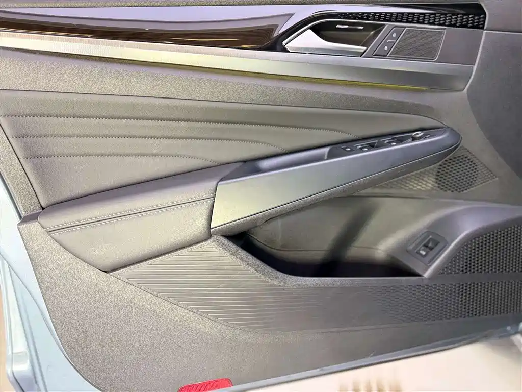 Volkswagen Passat 2022 330TSI Starlight Premium Edition