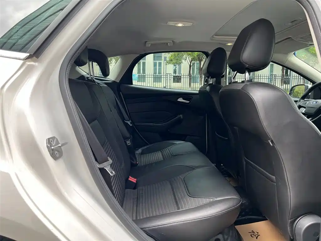 Ford Focus 2015 Hatchback EcoBoost 180 Automatic Elite