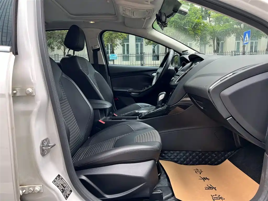 Ford Focus 2015 Hatchback EcoBoost 180 Automatic Elite