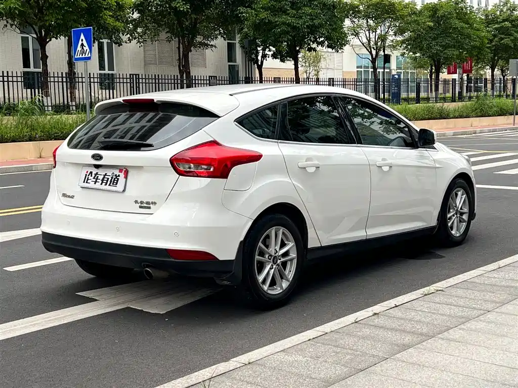 Ford Focus 2015 Hatchback EcoBoost 180 Automatic Elite