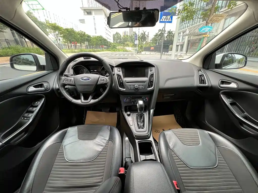 Ford Focus 2015 Hatchback EcoBoost 180 Automatic Elite
