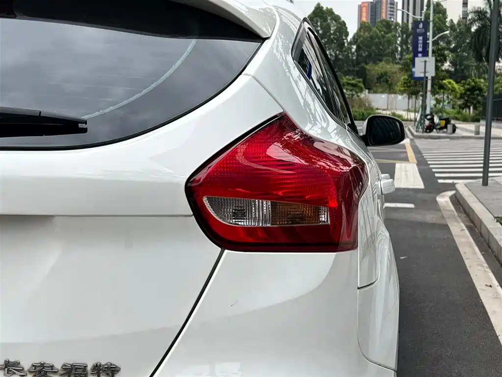 Ford Focus 2015 Hatchback EcoBoost 180 Automatic Elite