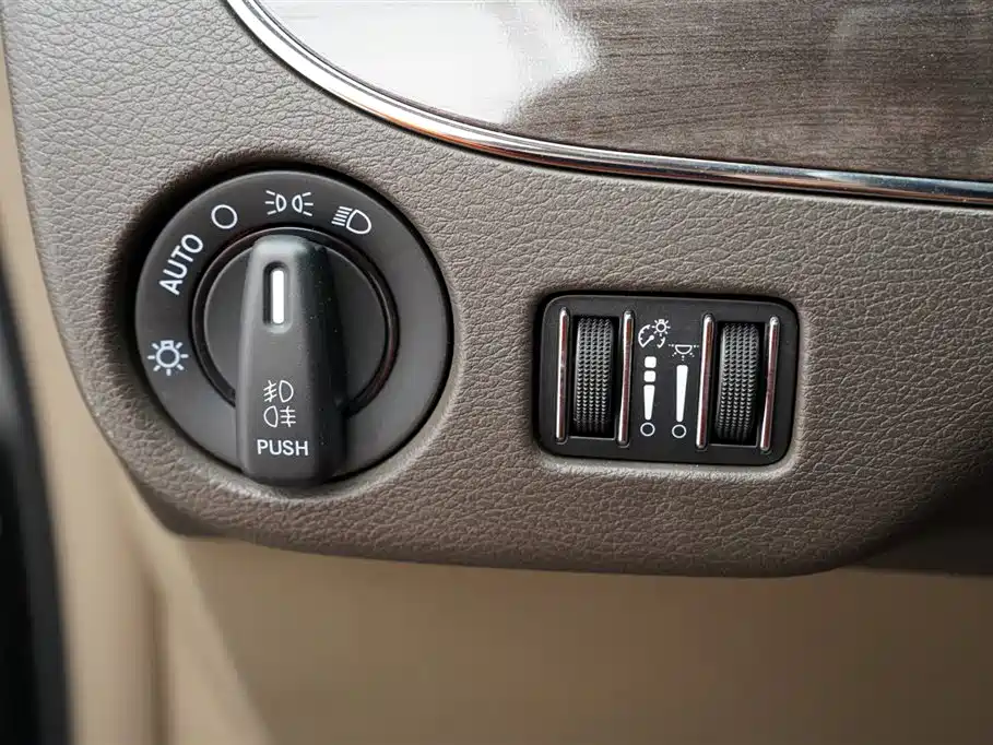 Chrysler Grand Voyager 2013 3.6L Luxury Edition