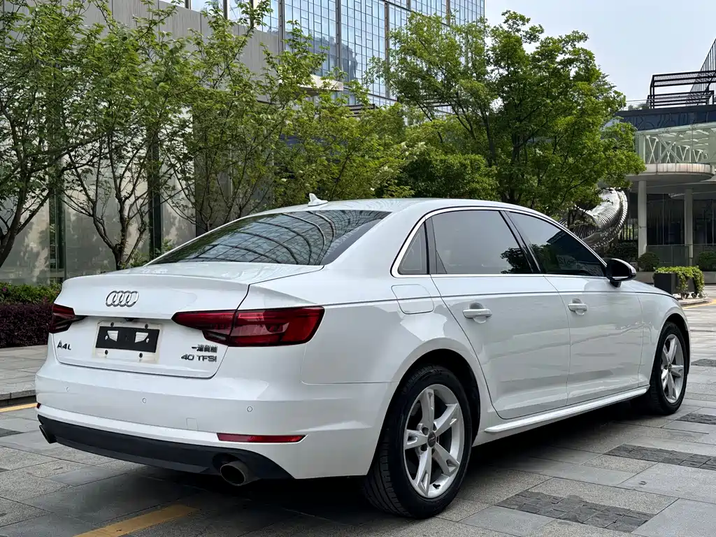 Audi A4L 2017 40 TFSI Fashion