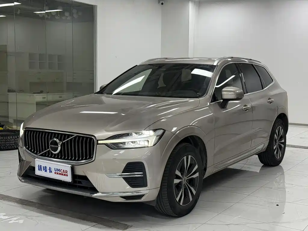 Volvo XC60 2023 B5 AWD Momentum