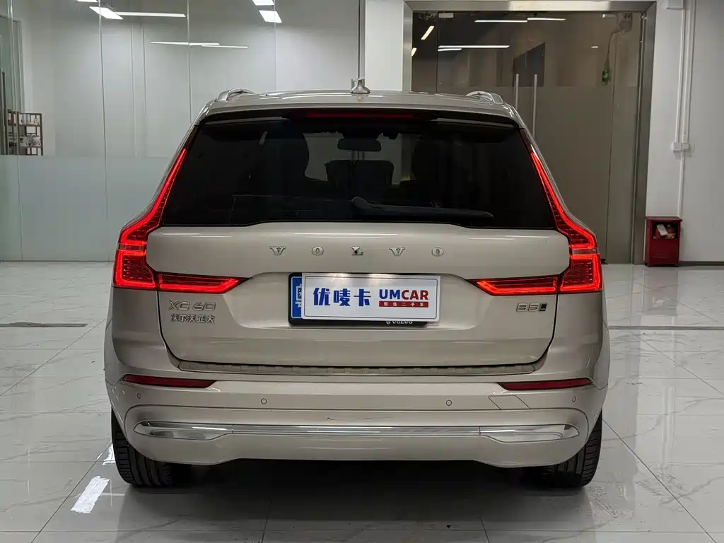 Volvo XC60 2023 B5 AWD Momentum