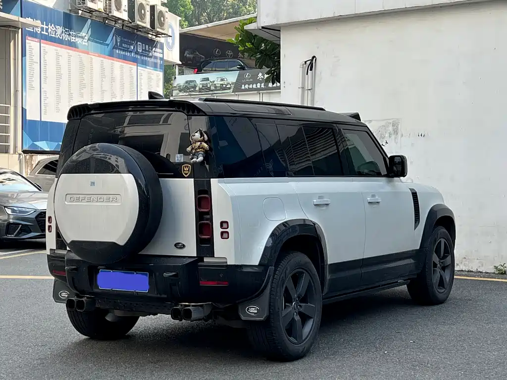 Land Rover Defender 2025 110 3.0T P400 X-Dynamic HSE