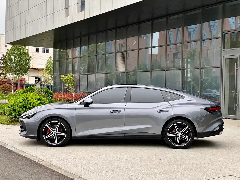 MG7 2023 2.0T Automatic Trophy+ Edition