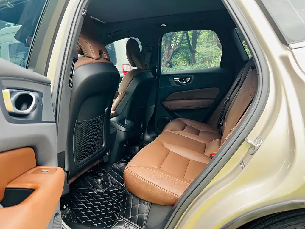 Volvo XC60 2025 B5 AWD Intelligent Comfort Luxury Edition