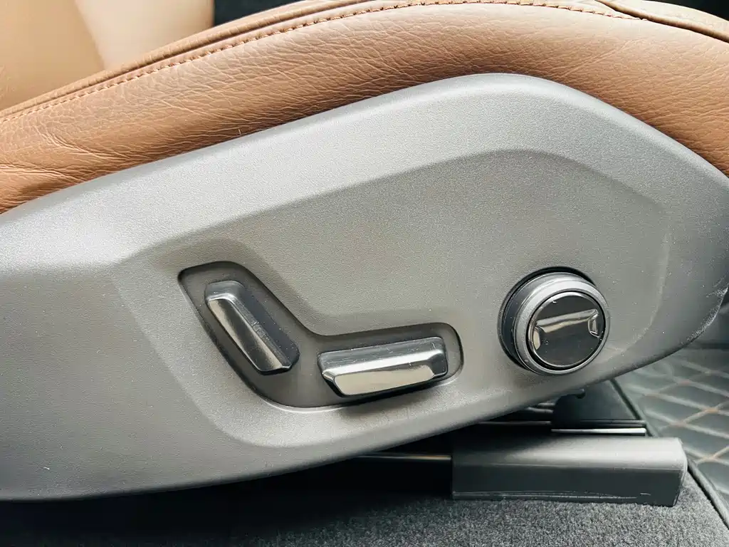 Volvo XC60 2025 B5 AWD Intelligent Comfort Luxury Edition