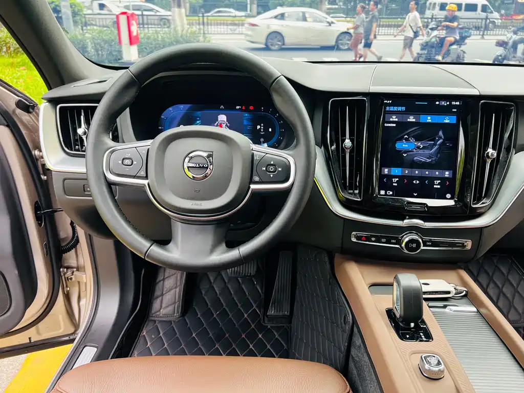 Volvo XC60 2025 B5 AWD Intelligent Comfort Luxury Edition