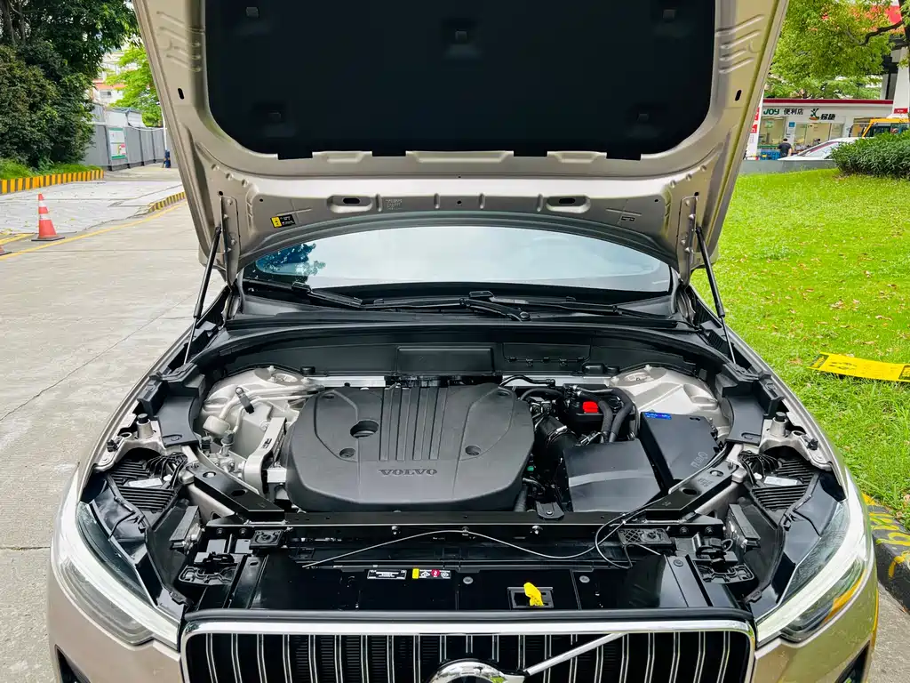 Volvo XC60 2025 B5 AWD Intelligent Comfort Luxury Edition