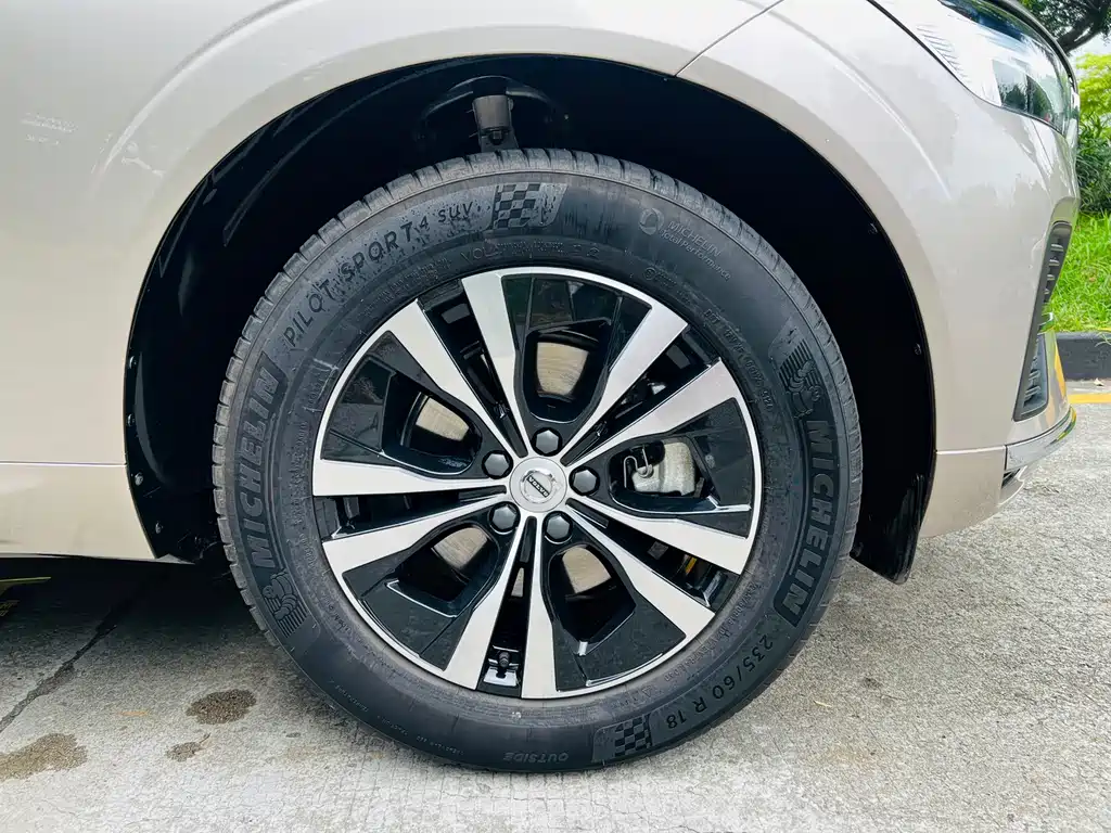 Volvo XC60 2025 B5 AWD Intelligent Comfort Luxury Edition
