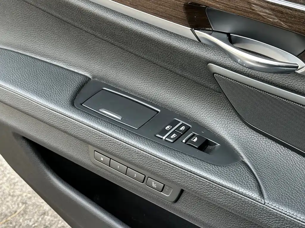 BMW 7 Series 2009 740Li Luxury