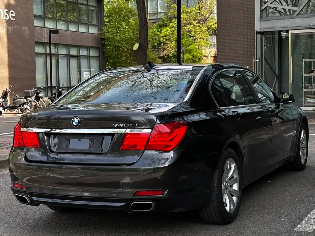 BMW 7 Series 2009 740Li Luxury
