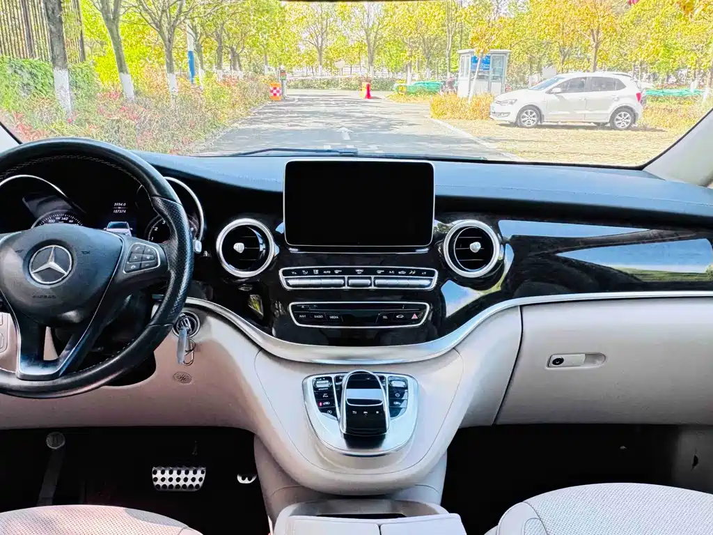 Mercedes-Benz V-Class 2017 V 260 L Exclusive Long Wheelbase