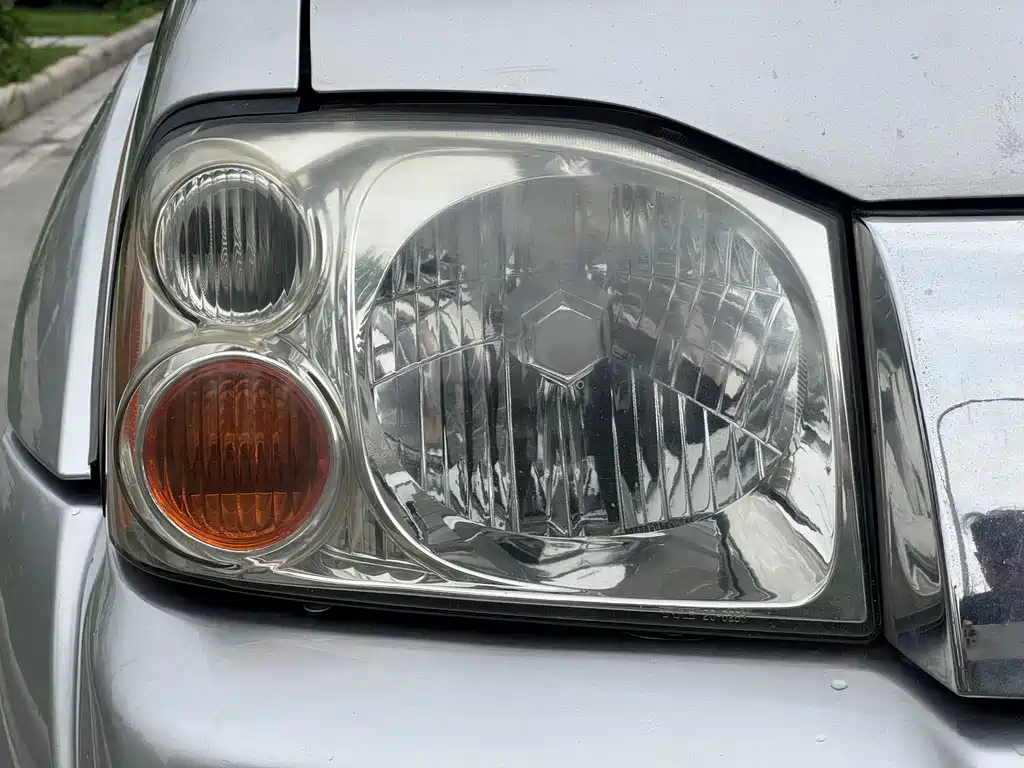 Nissan Paladin 2004 2.4L 4WD Luxury Edition