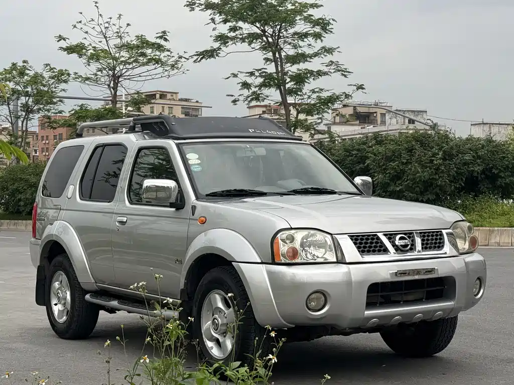 Nissan Paladin 2004 2.4L 4WD Luxury Edition