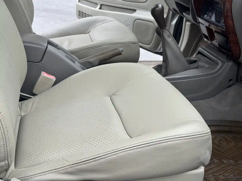 Nissan Paladin 2004 2.4L 4WD Luxury Edition