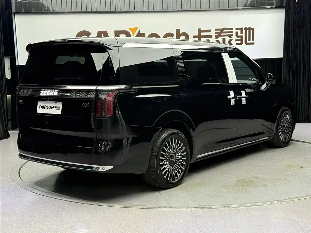 Zeekr 009 2024 Executive 6-Seater AWD 108kWh