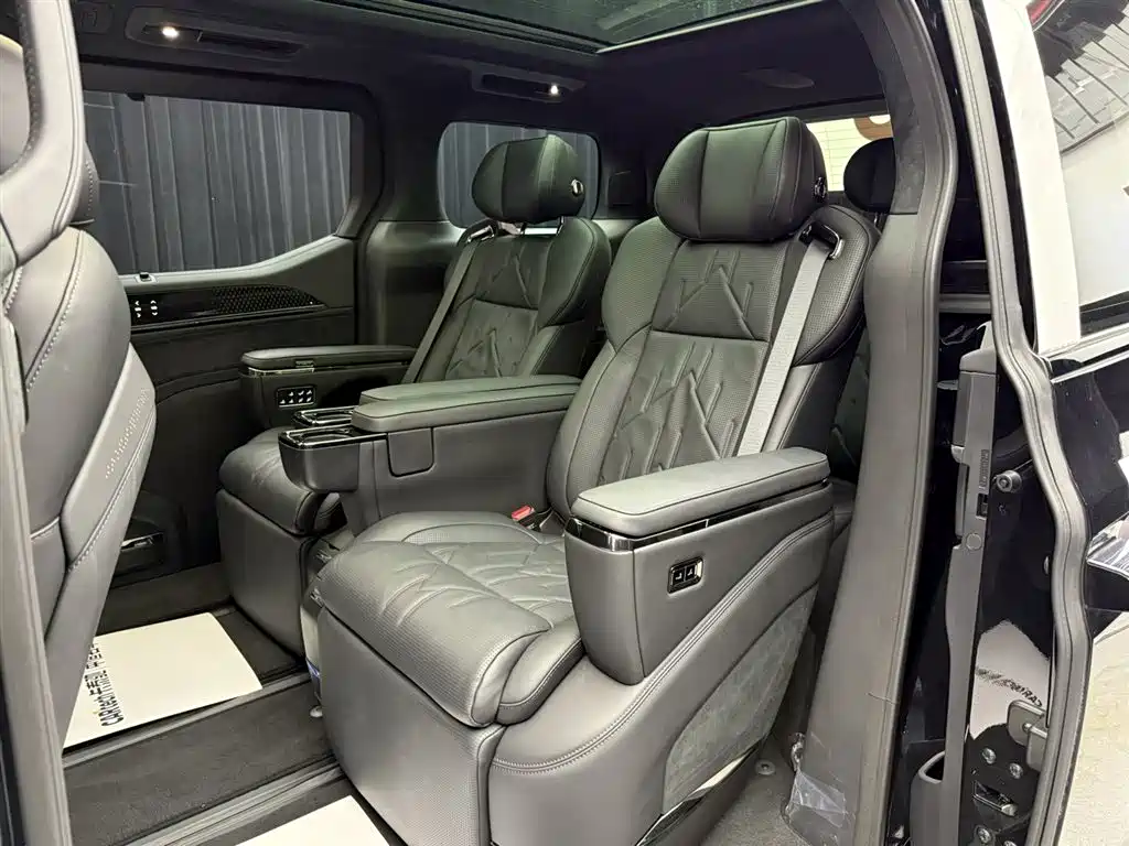 Zeekr 009 2024 Executive 6-Seater AWD 108kWh